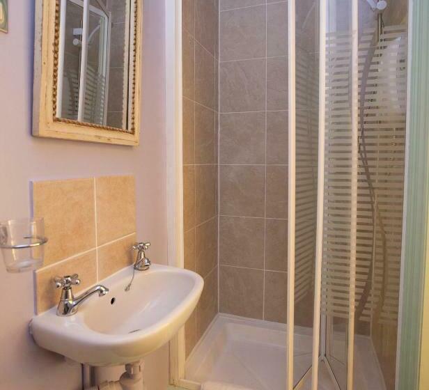 标准间, Britannia House