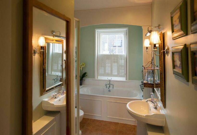 豪华房间, Britannia House