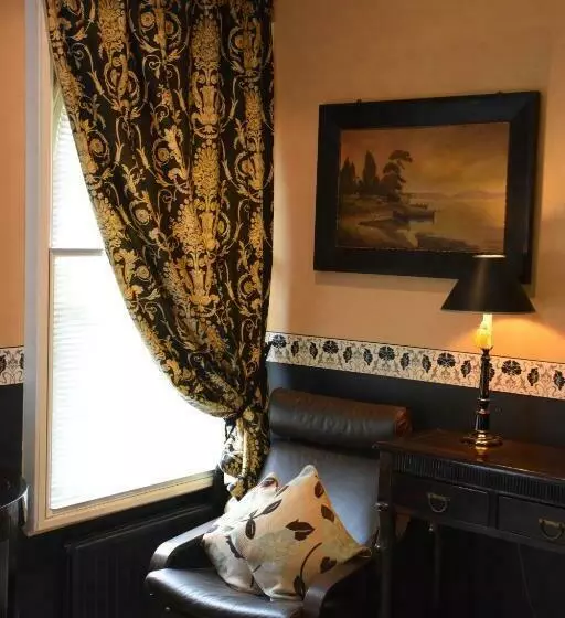 デラックスルーム, Britannia House