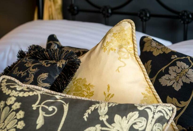 豪华房间, Britannia House