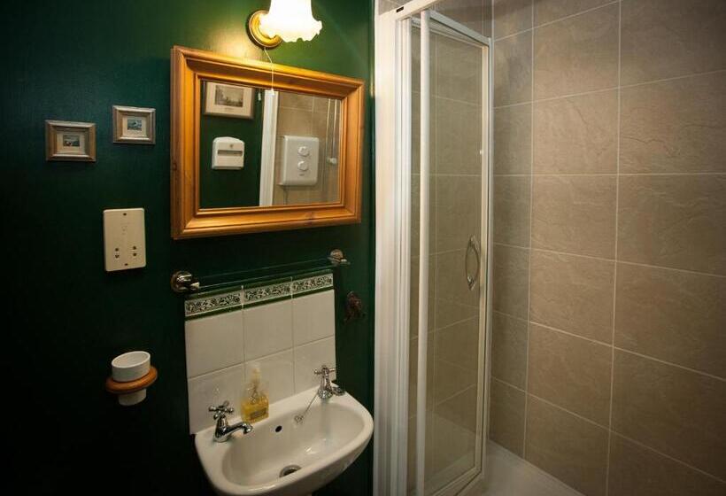 标准间, Britannia House