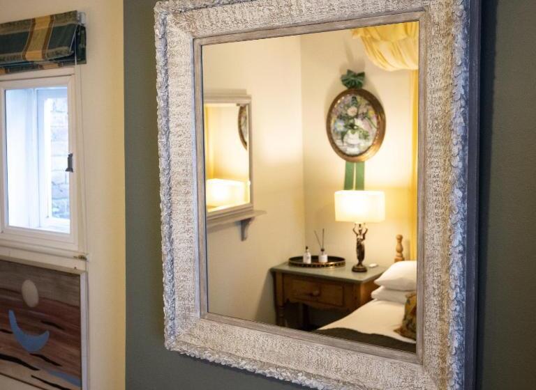 标准间, Britannia House