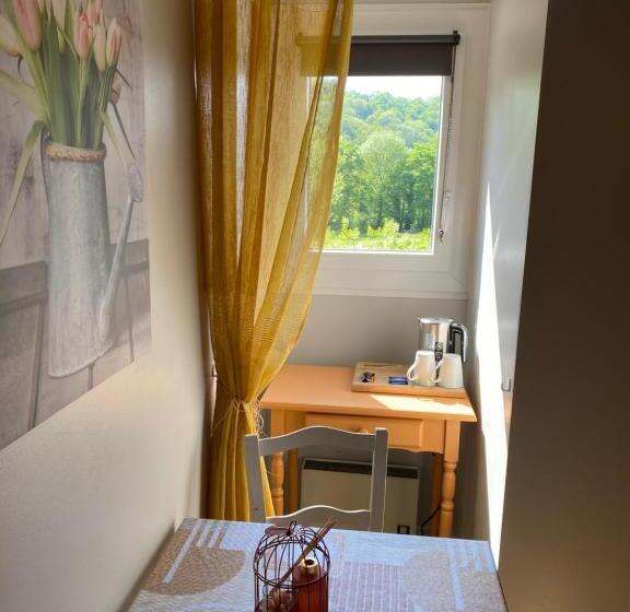 Номер Стандарт Вид на Горы, Moulin De Latouille