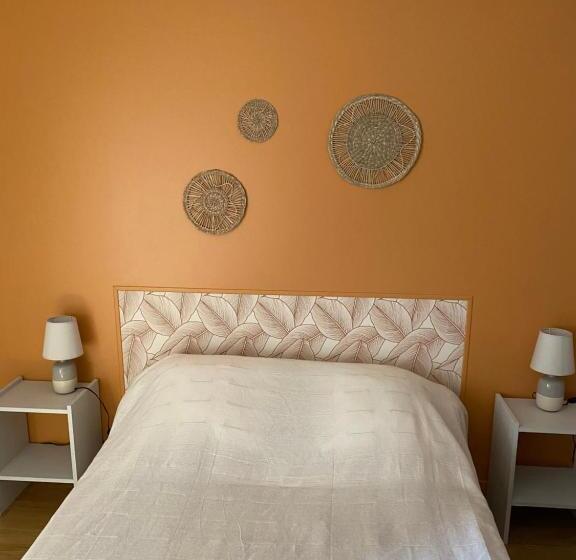 Номер Стандарт Вид на Горы, Moulin De Latouille