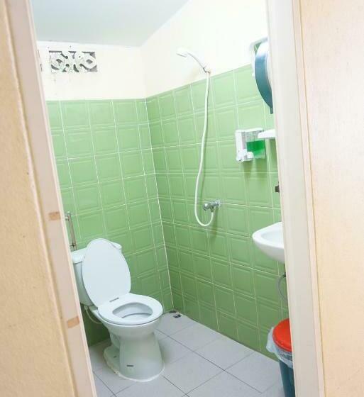 ルームシェアのワンベッド, Chaokoh Phi Phi Hostel