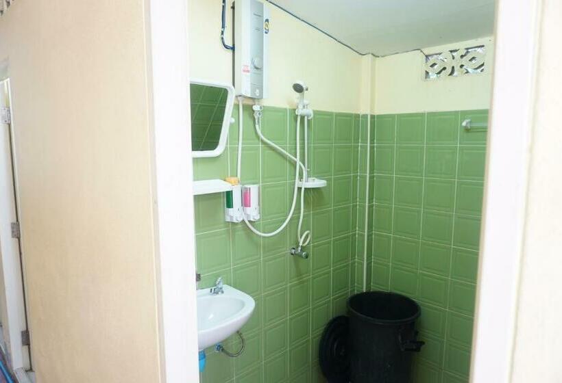 Кровать в Общей Комнате, Chaokoh Phi Phi Hostel