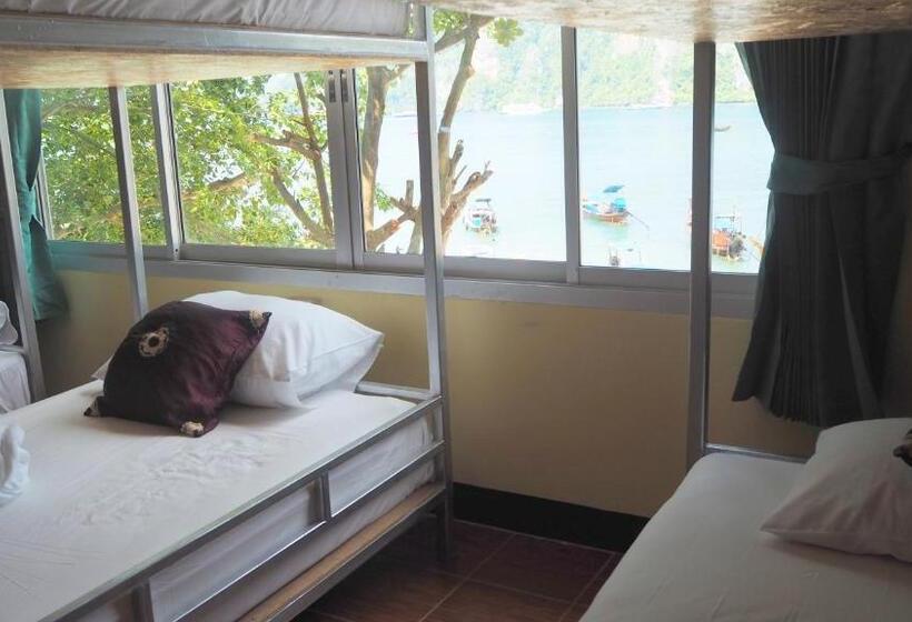 Кровать в Общей Комнате, Chaokoh Phi Phi Hostel