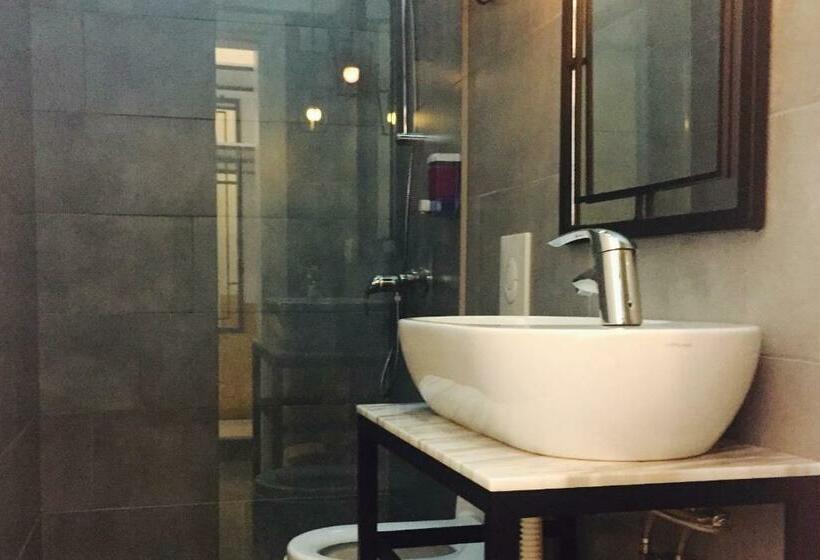 豪华房间, Antigone