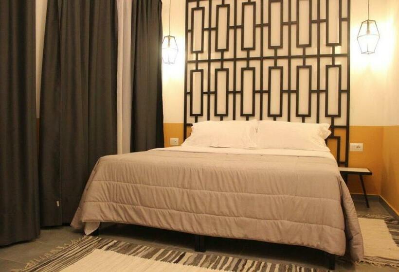 豪华房间, Antigone