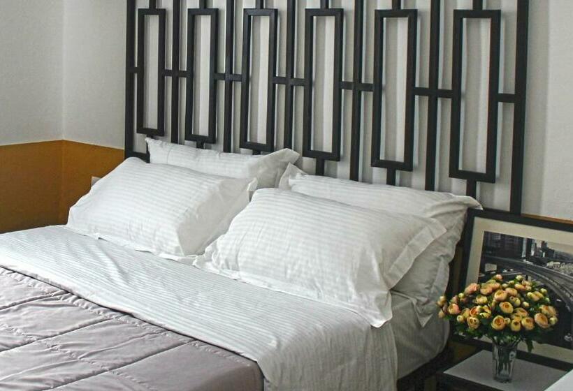 חדר אקונומי, Antigone