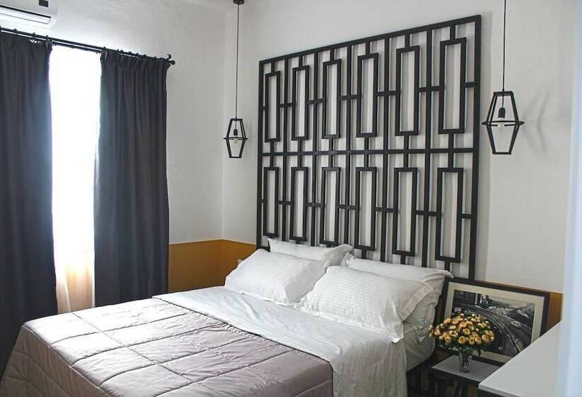 豪华房间, Antigone