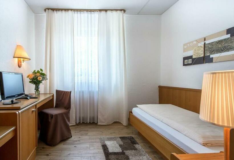 غرفة قياسية فردية, Donnici Im Schwyzerhusli