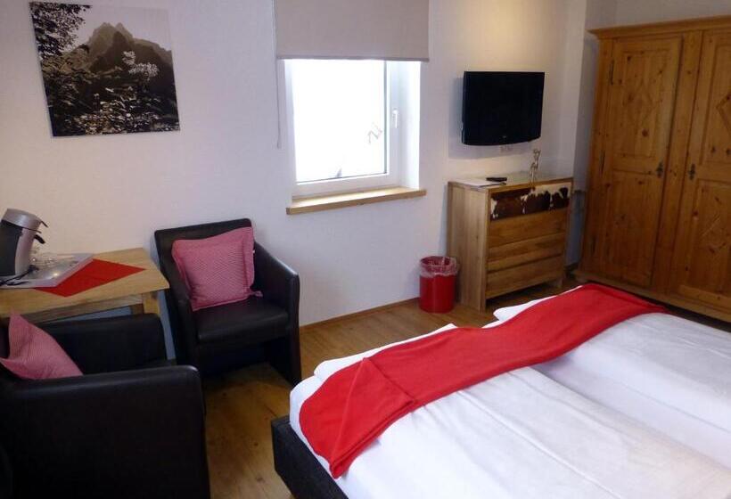 اتاق سوپریور با چشم‌انداز, Engel