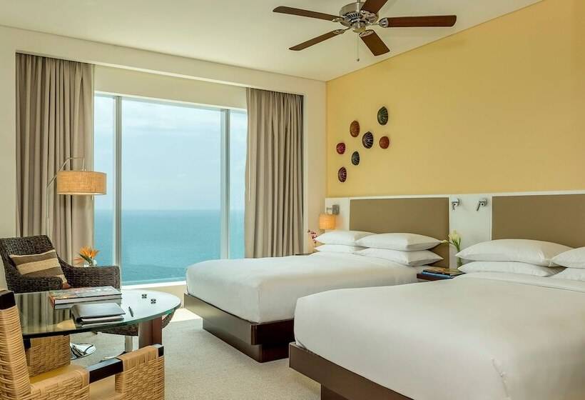 Номер Клуб Вид на Море, Hyatt Regency Cartagena