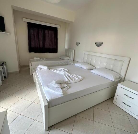 Habitació Triple Estàndard amb Balcó, Kompleks Joni