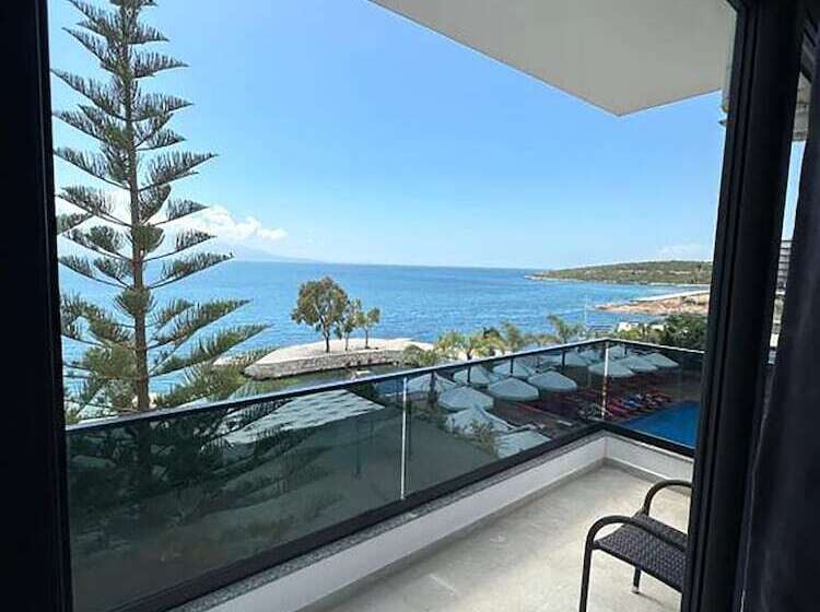 Habitació Triple Estàndard amb Balcó, Kompleks Joni