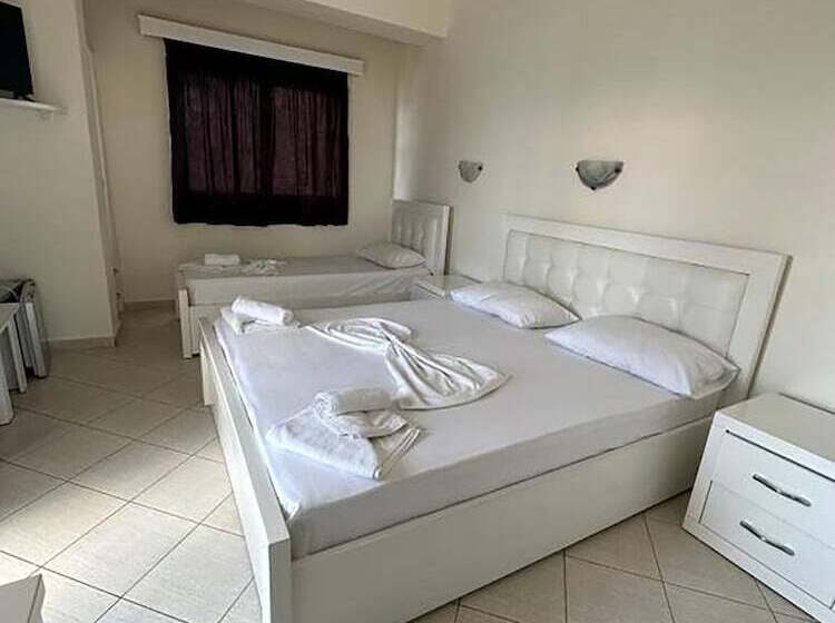 Habitació Triple Estàndard amb Balcó, Kompleks Joni