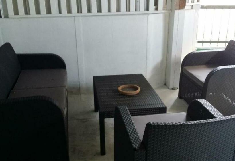 标准单人间, Le Tram