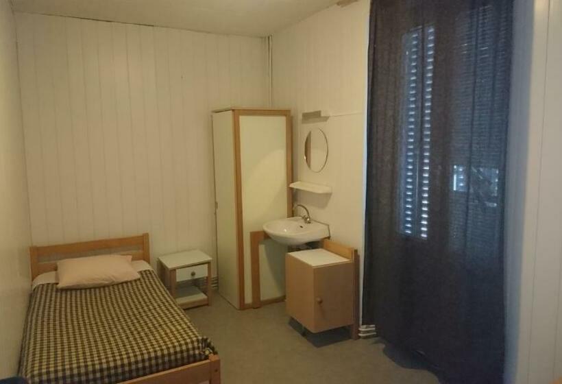 标准单人间, Le Tram