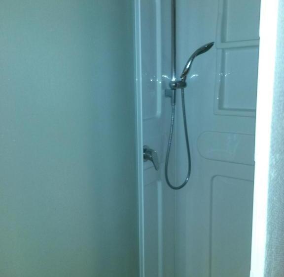 标准单人间, Le Tram