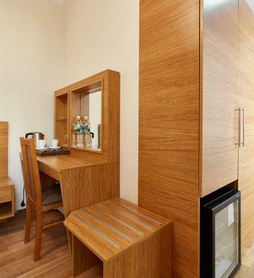 اتاق سوپریور با بالکن, Leon Boutique