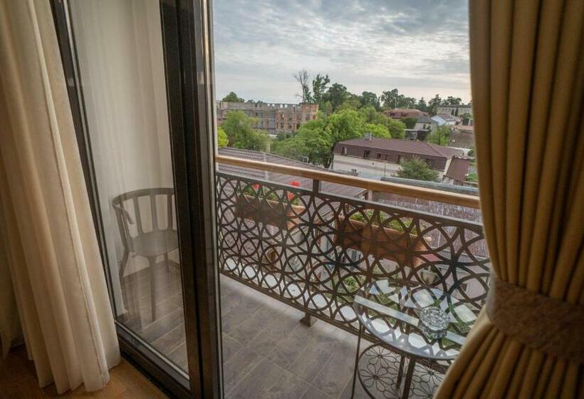 اتاق سوپریور با بالکن, Leon Boutique