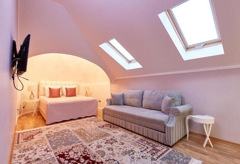 اتاق خانوادگی, Leon Boutique