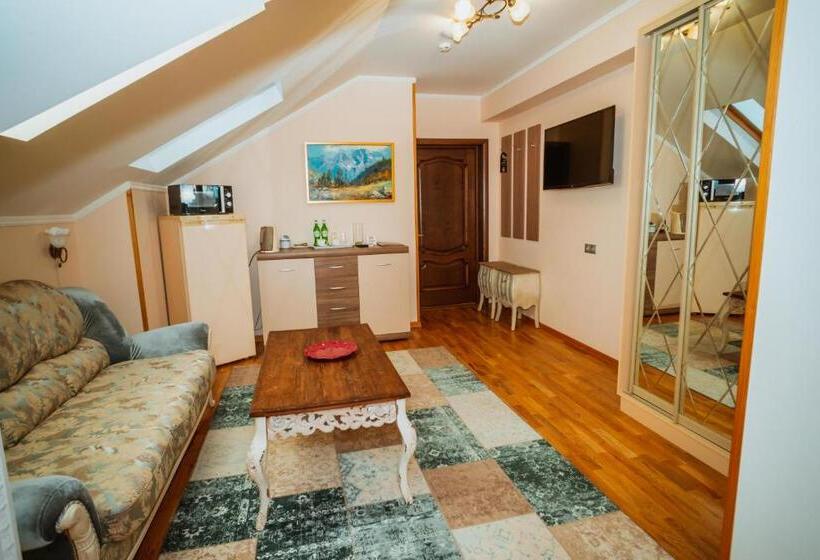 اتاق خانوادگی, Leon Boutique