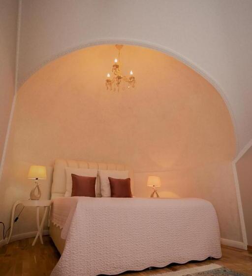 اتاق خانوادگی, Leon Boutique