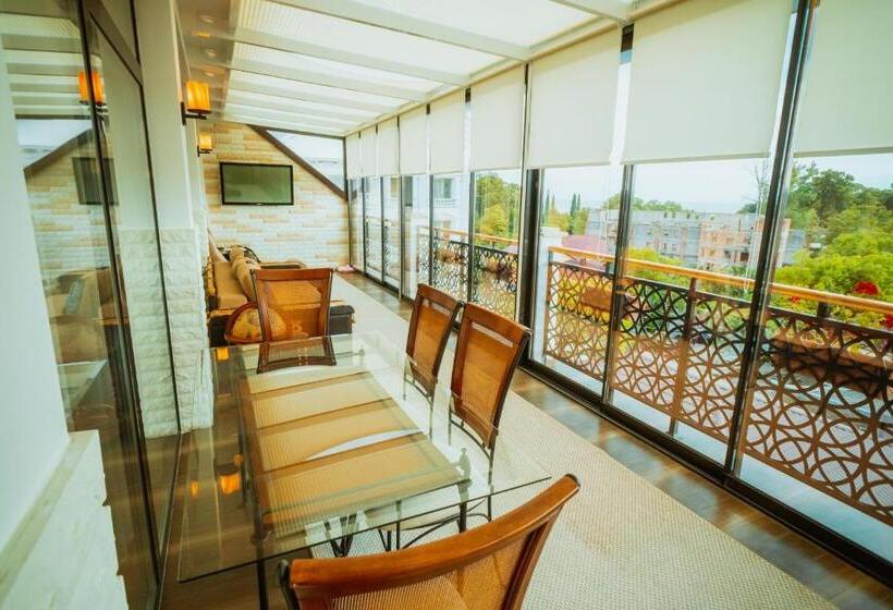 آپارتمان 1 خوابه با چشمانداز دریا, Leon Boutique