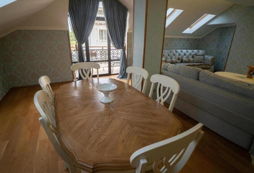 سوییت, Leon Boutique