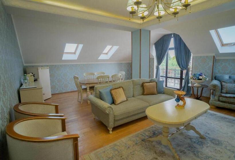 سوییت, Leon Boutique