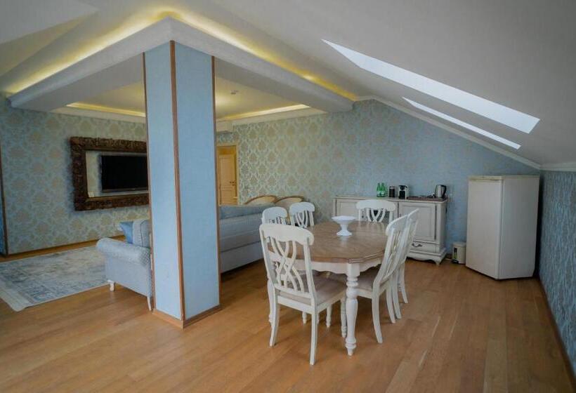 سوییت, Leon Boutique