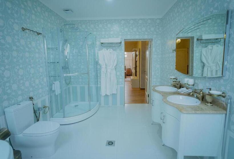 سوییت, Leon Boutique