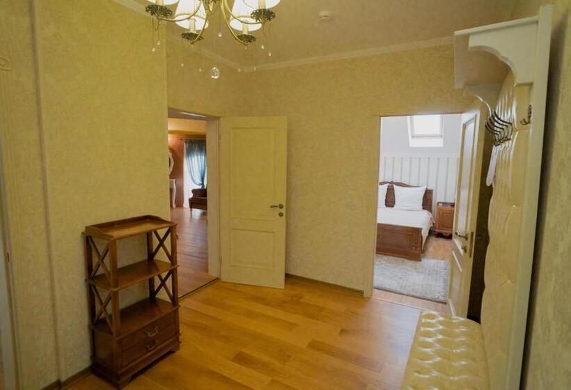 سوییت, Leon Boutique