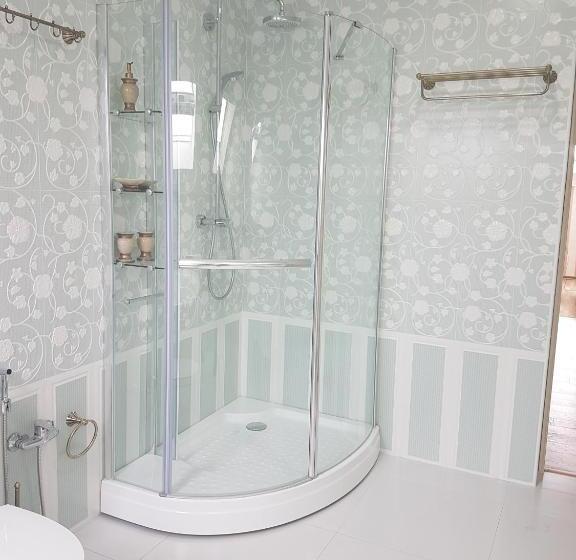 سوییت, Leon Boutique