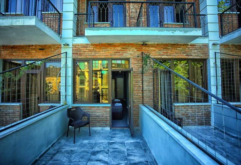 اتاق استاندارد با بالکن, Rero