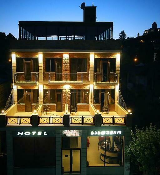 اتاق استاندارد با بالکن, Rero