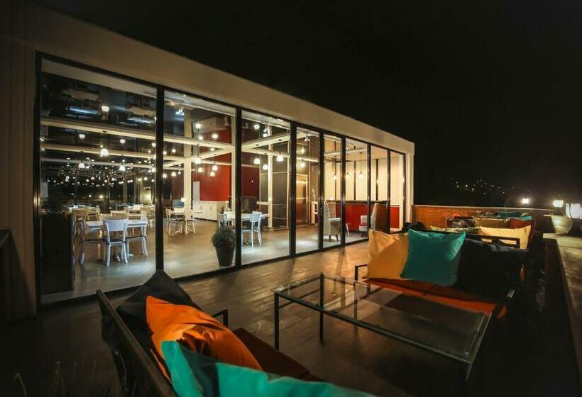 اتاق استاندارد با بالکن, Rero