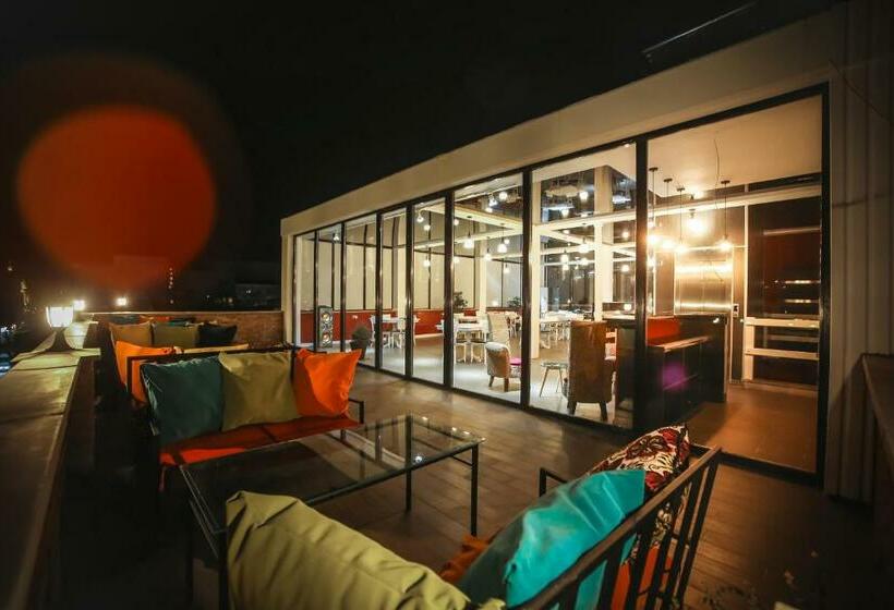 اتاق استاندارد با بالکن, Rero