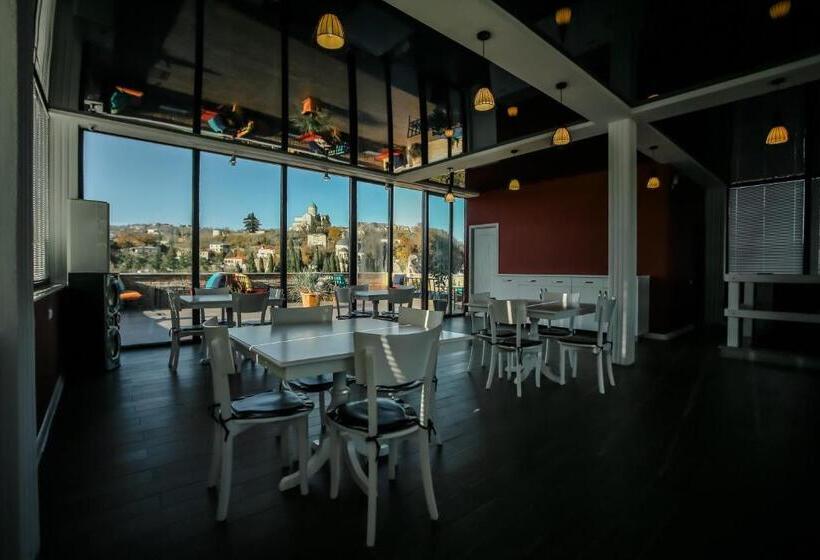 اتاق استاندارد با بالکن, Rero