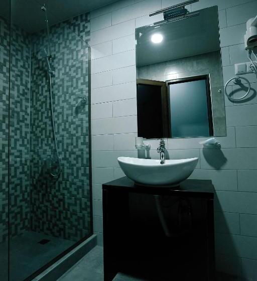 اتاق لوکس, Rero