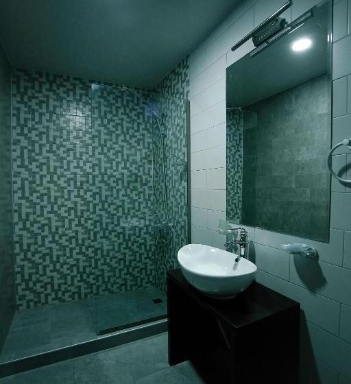 اتاق لوکس, Rero