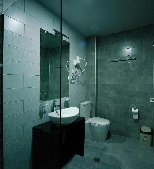 اتاق لوکس با بالکن, Rero