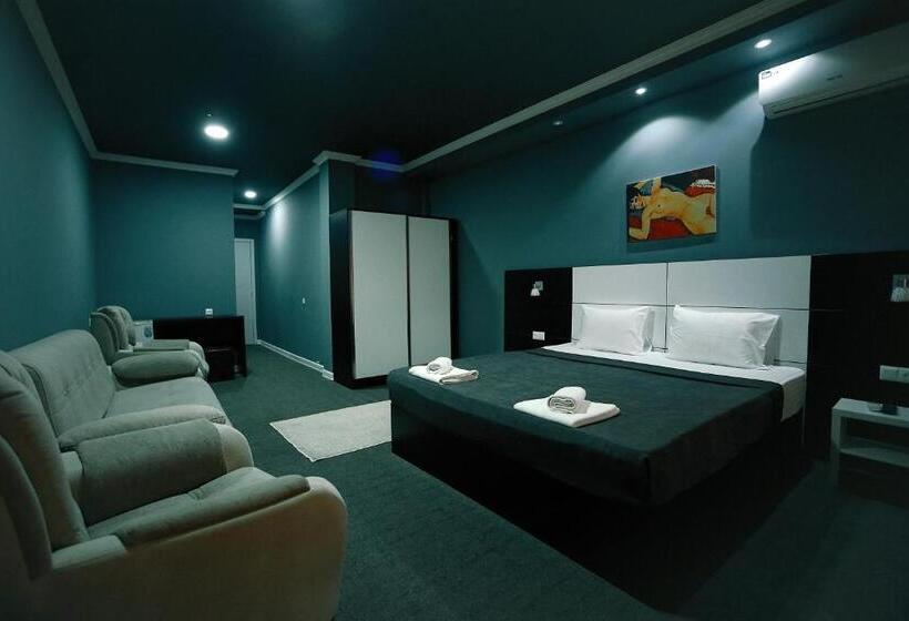 اتاق لوکس با بالکن, Rero