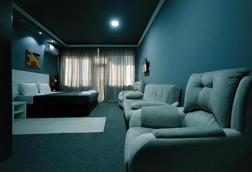 اتاق لوکس با بالکن, Rero