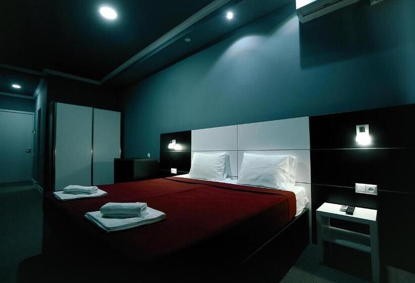 اتاق لوکس با بالکن, Rero