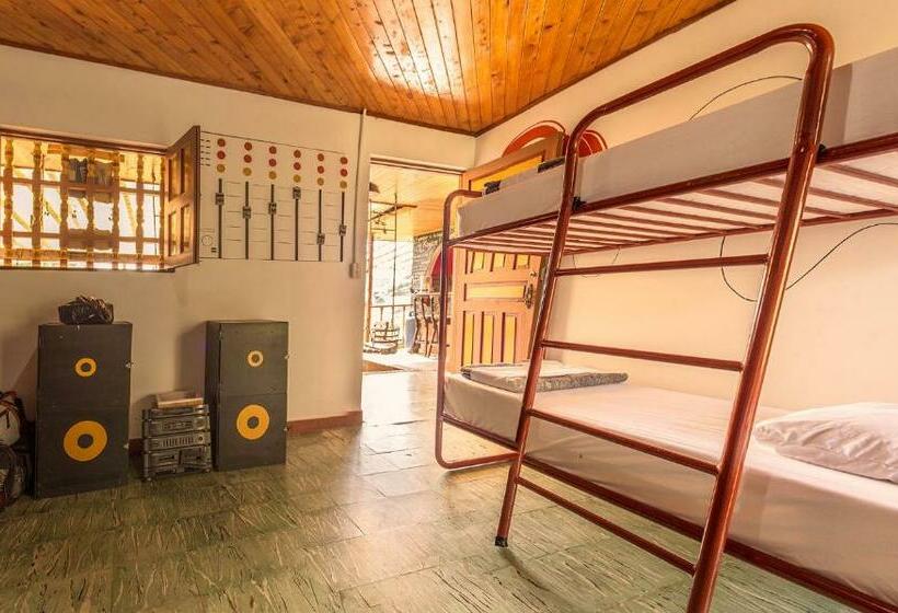 공동 객실, Casa Kayam Hostal Y Residencia Artística