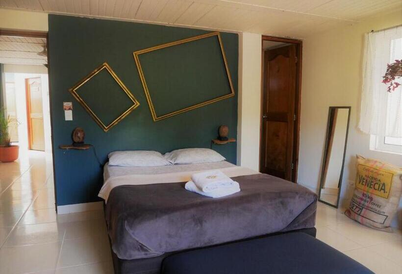 标准间带阳台, Casa Kayam Hostal Y Residencia Artística