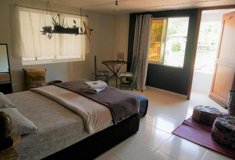 标准间带阳台, Casa Kayam Hostal Y Residencia Artística